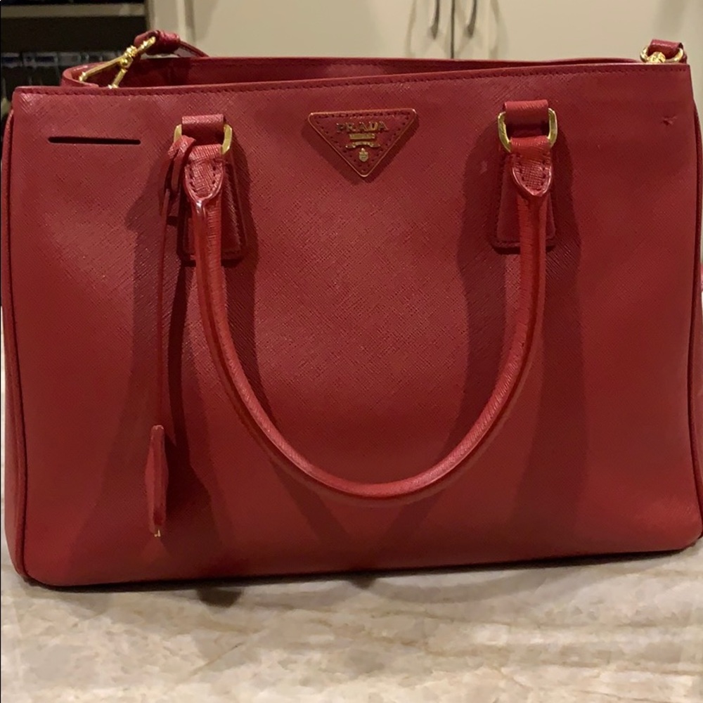 Prada Saffiano Medium Tote